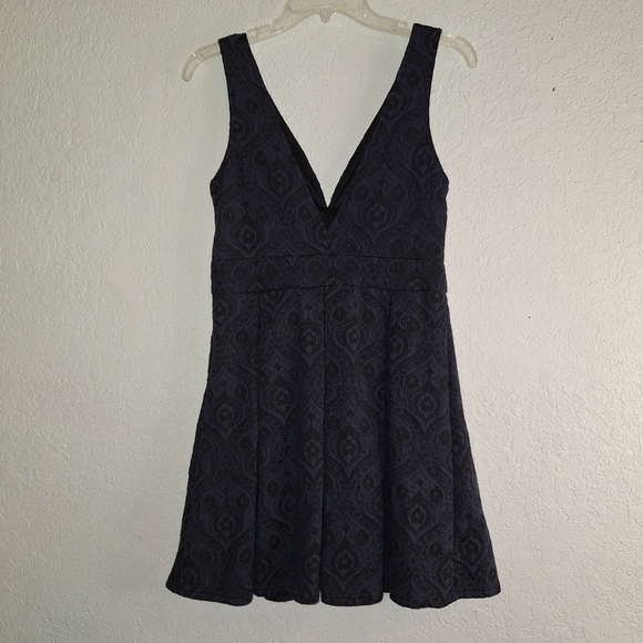 Hazel Black Blue Textured Plunge V-Neck Fit & Flare Dress Size Small - Picture 2 of 13